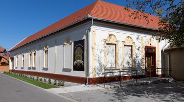 Baba-tár-ház, Nemesnádudvar, A gyűjteménynek otthont adó, 1927-ben épült épület (thumb)